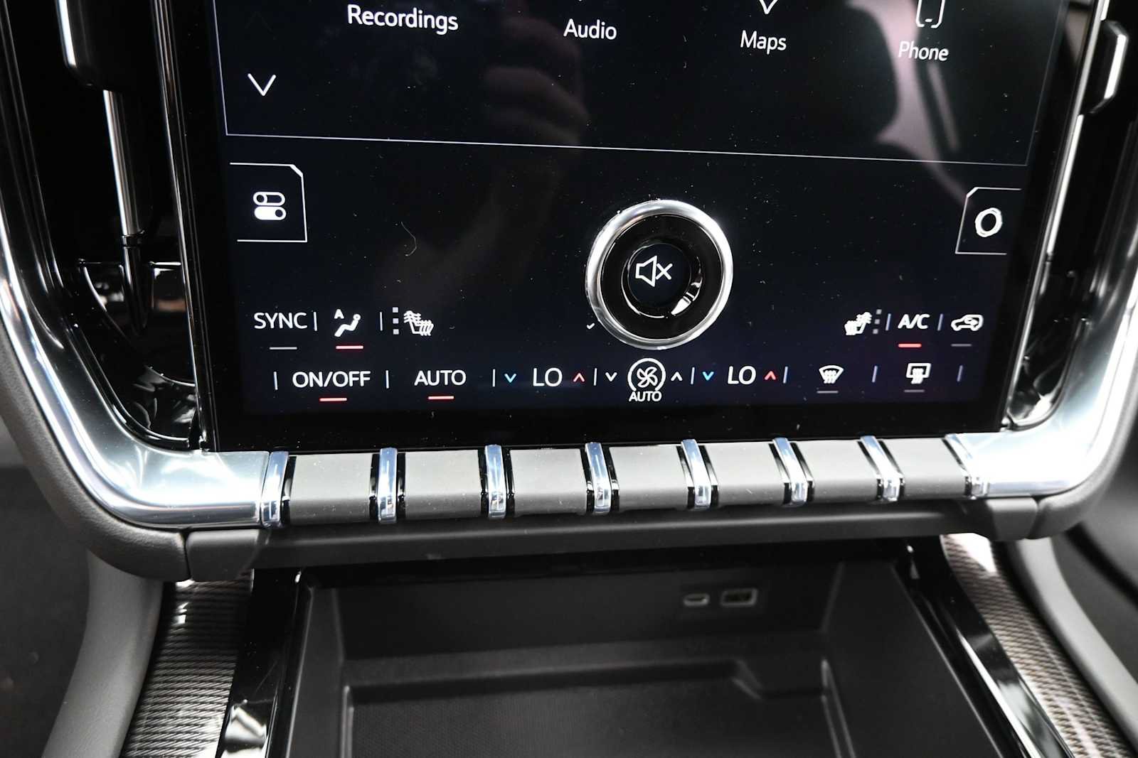 New 2026 GMC Yukon XL Elevation w/ LPO, Elevation Black Package AWD/4WD image 19