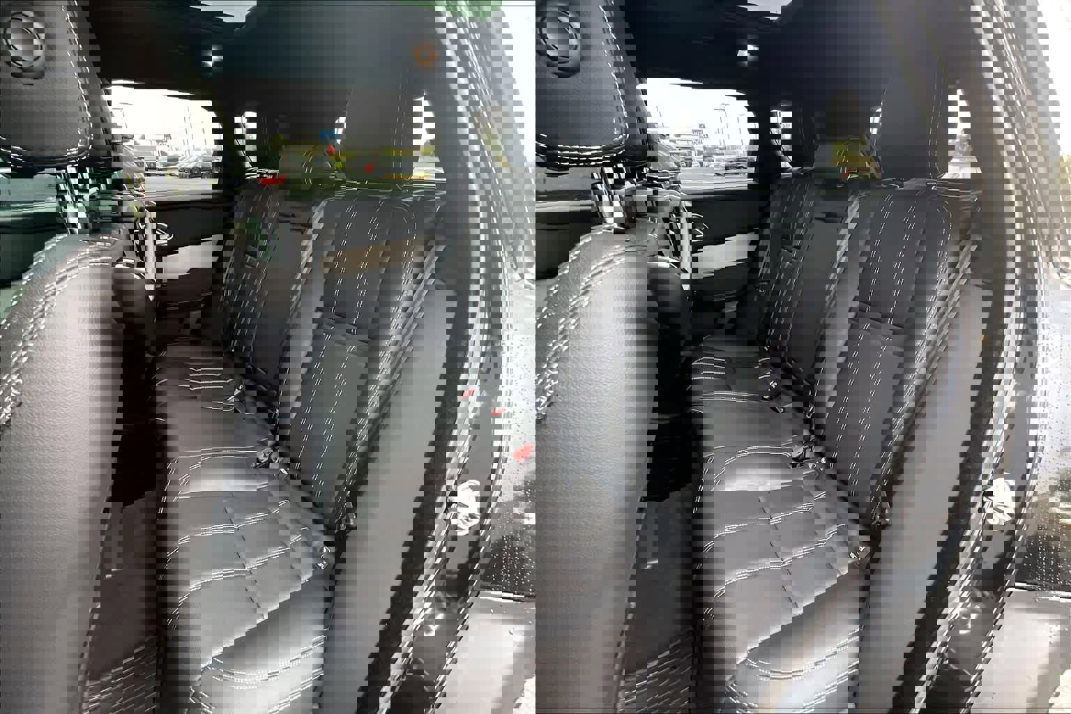 Used 2023 Land Rover Range Rover Velar R-Dynamic S image 30