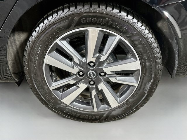 Used 2024 Nissan Versa SV FWD image 28