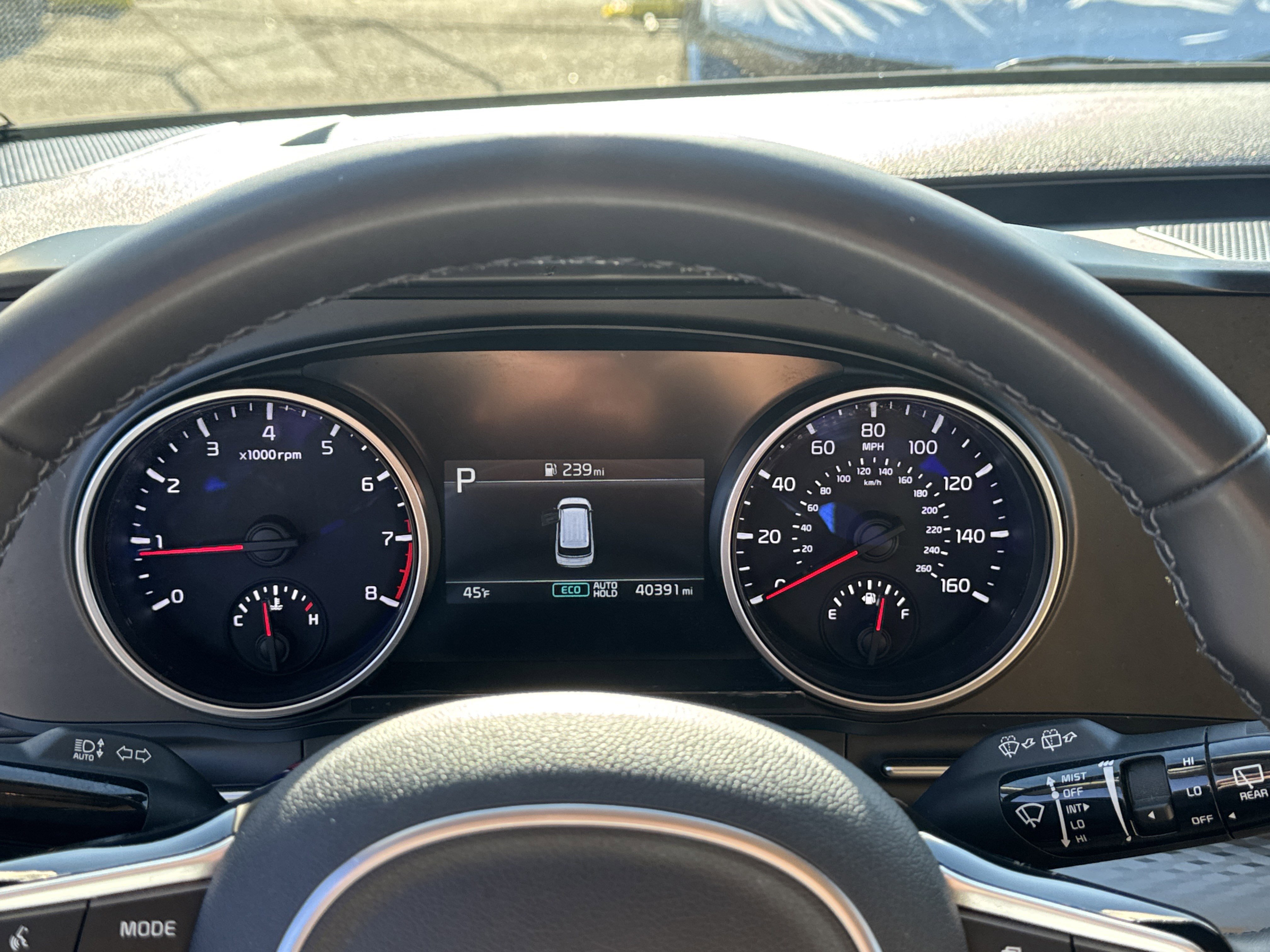 Used 2023 Kia Carnival LX image 25