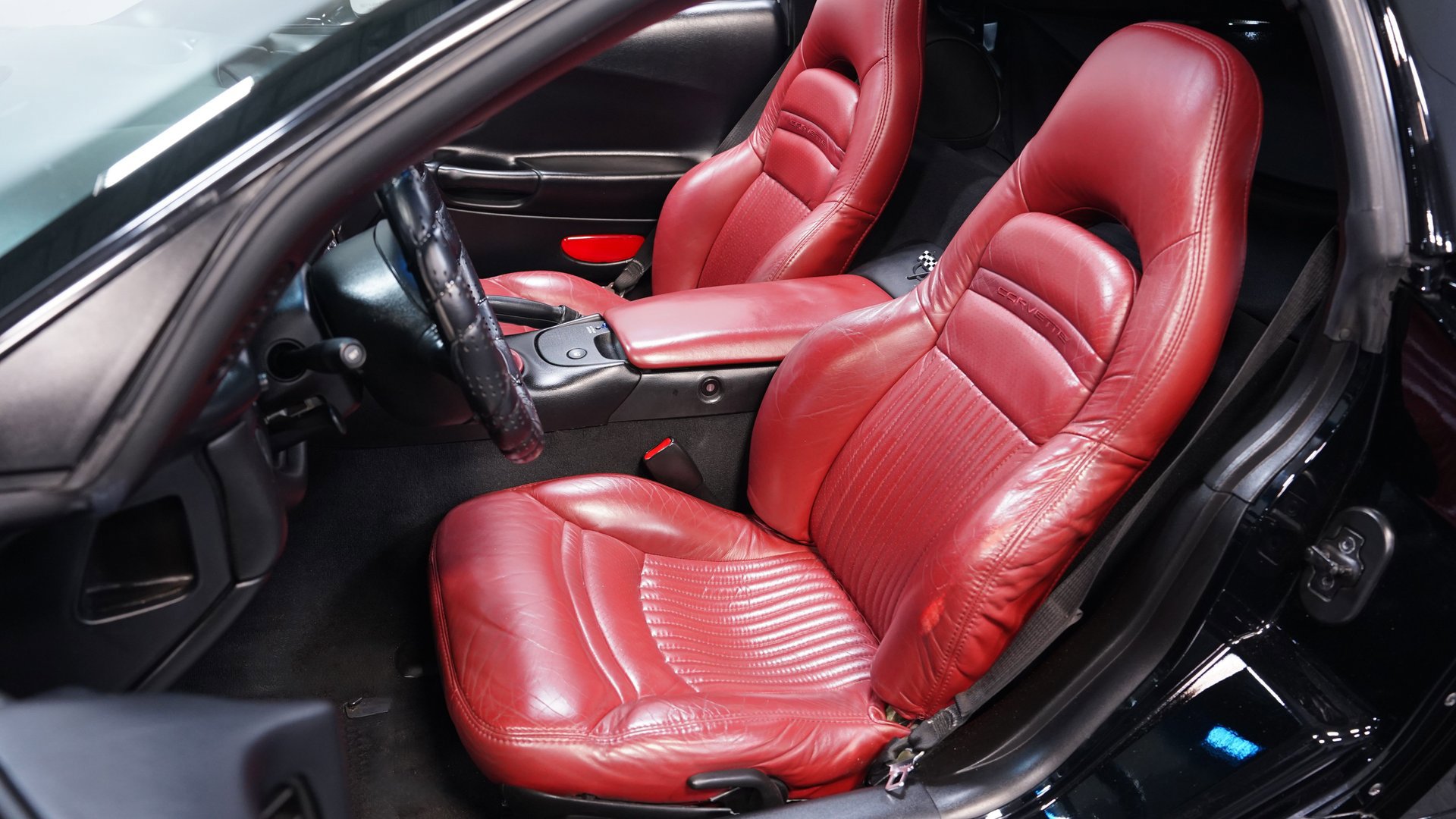 Used 2000 Chevrolet Corvette Coupe image 35