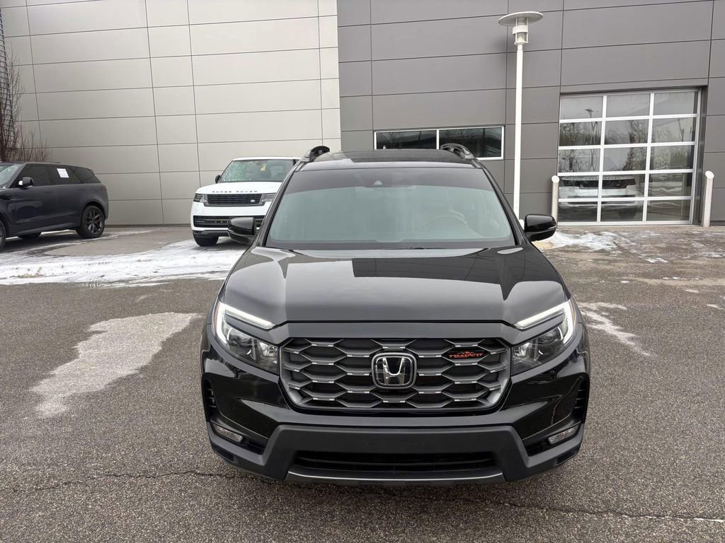 Used 2023 Honda Passport TrailSport image 2