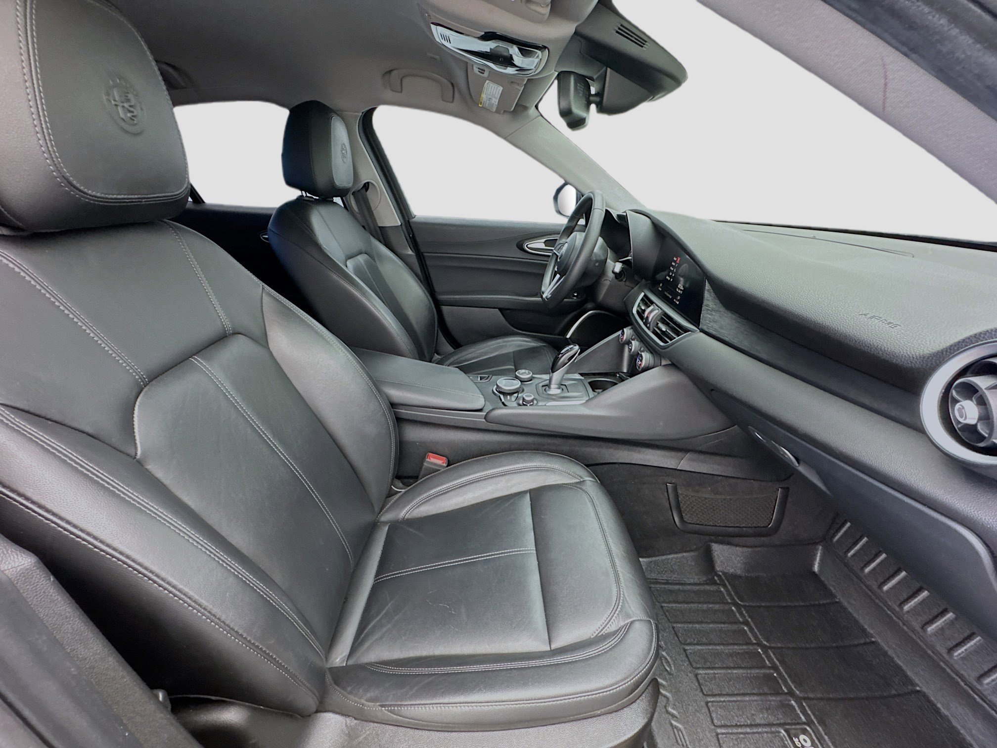 Used 2019 Alfa Romeo Giulia Base image 19