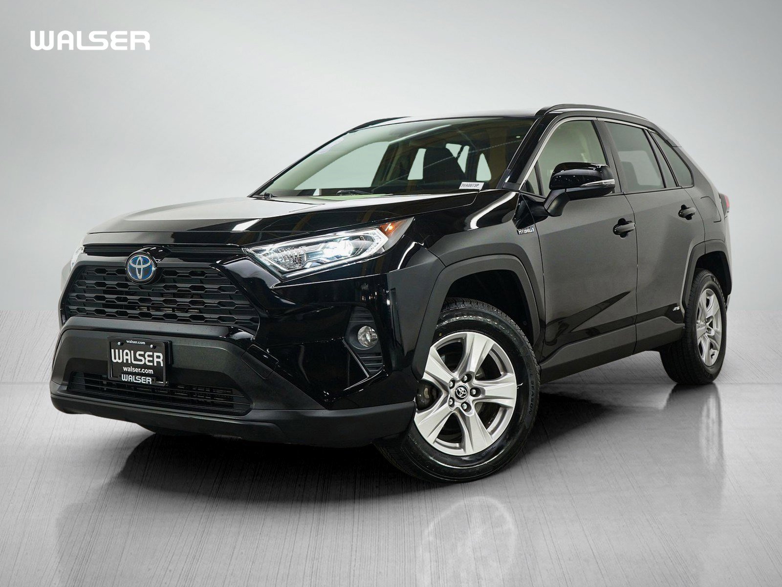 Used 2020 Toyota RAV4 XLE w/ Convenience Package image 1