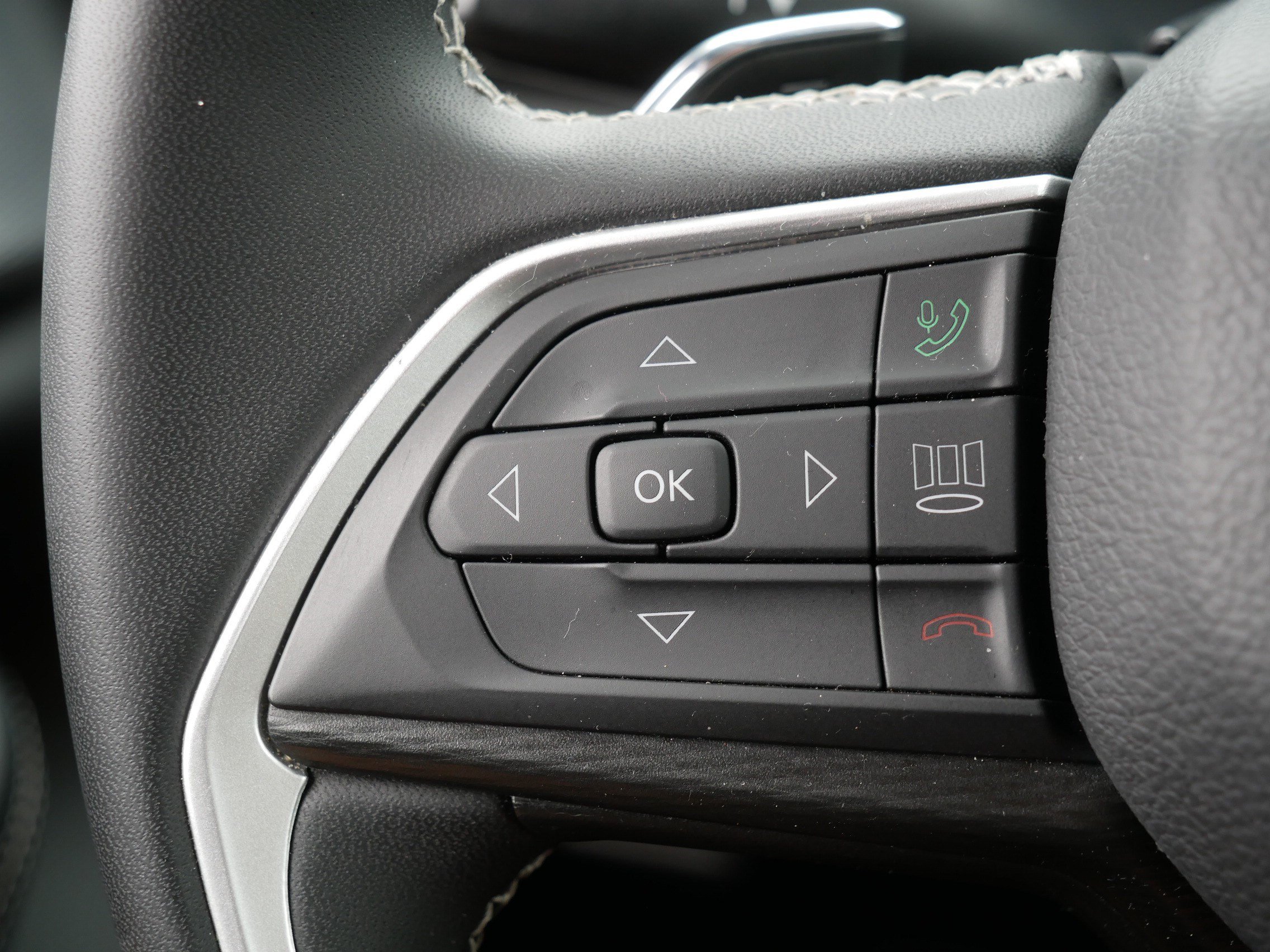 Used 2023 Jeep Grand Cherokee L Laredo AWD/4WD image 27