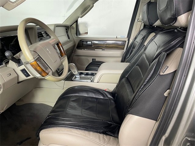 Used 2008 Lincoln Navigator 4WD image 2