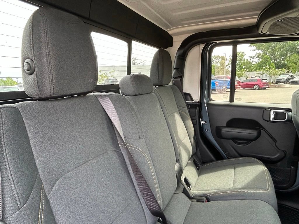 Used 2024 Jeep Gladiator Sport AWD/4WD image 47