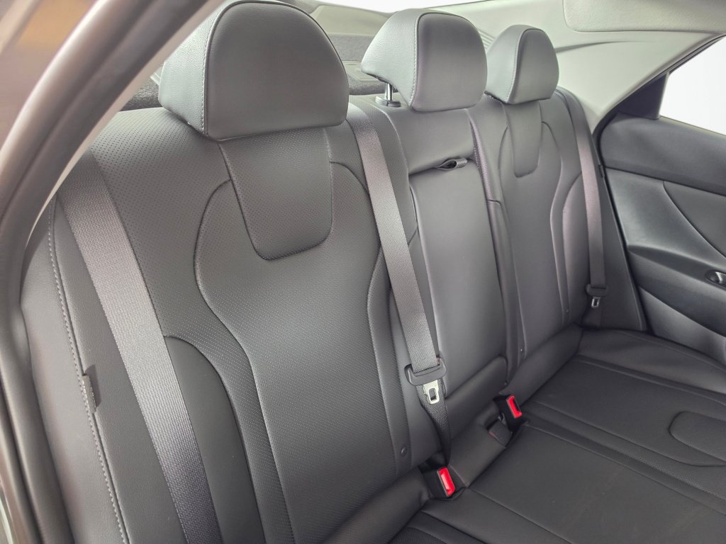 Used 2026 Hyundai Elantra Limited FWD image 38