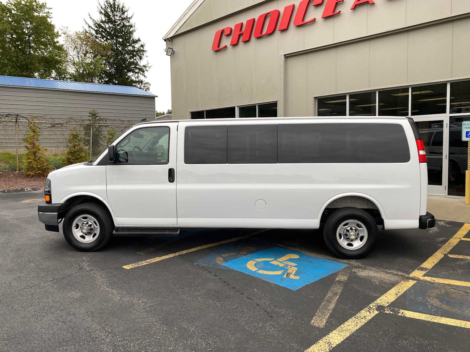 Used 2025 Chevrolet Express 3500 LT w/ LT Preferred Equipment Group RWD image 13