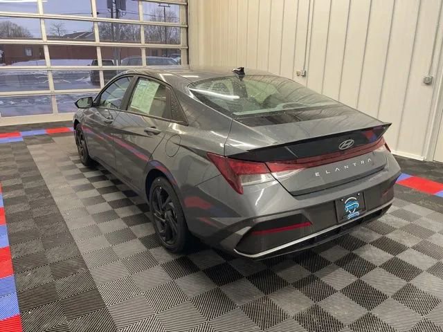 Used 2026 Hyundai Elantra Sport image 5
