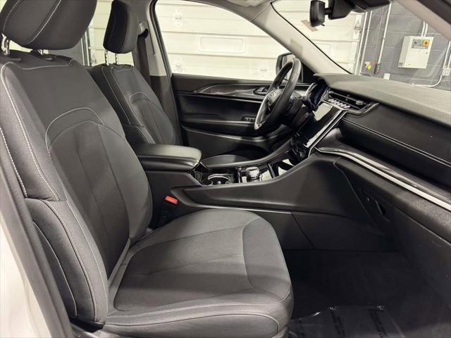 Certified 2023 Jeep Grand Cherokee Laredo image 11