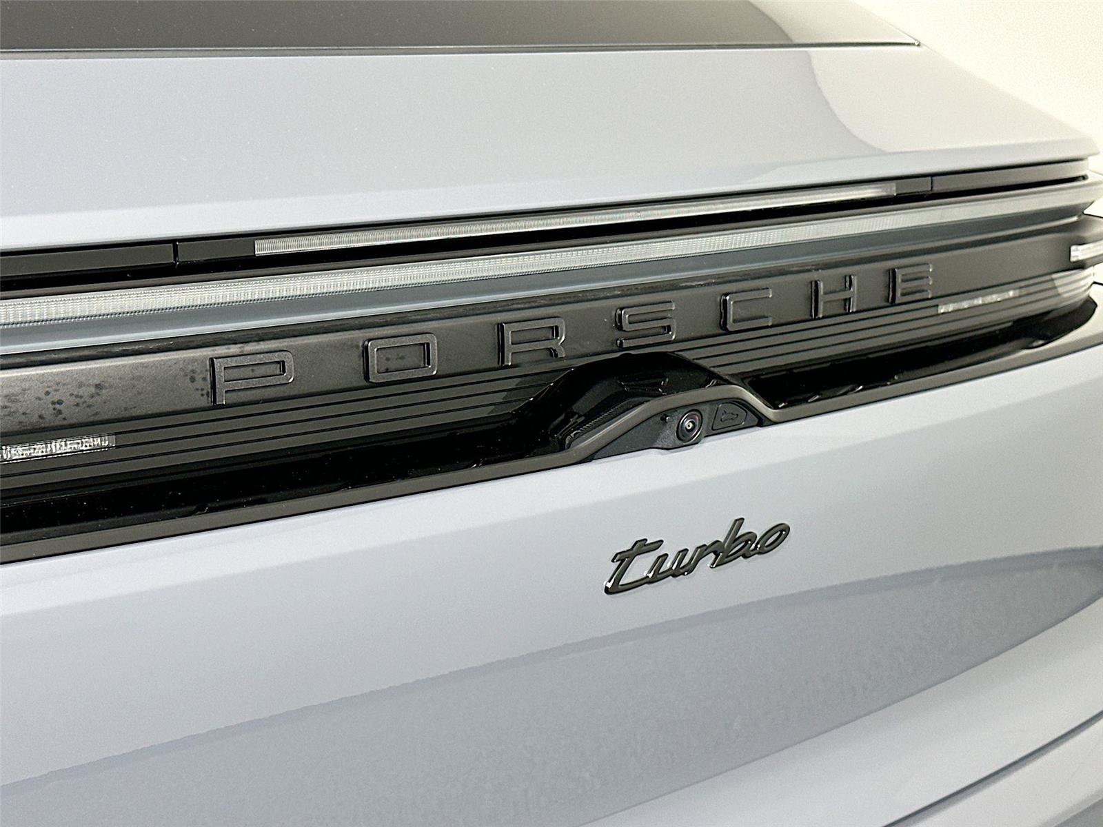 Certified 2025 Porsche Macan Turbo Electric AWD/4WD image 17