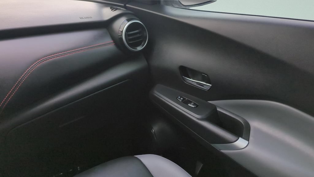 Certified 2024 Nissan Kicks SR w/ SR Premium Package FWD image 16