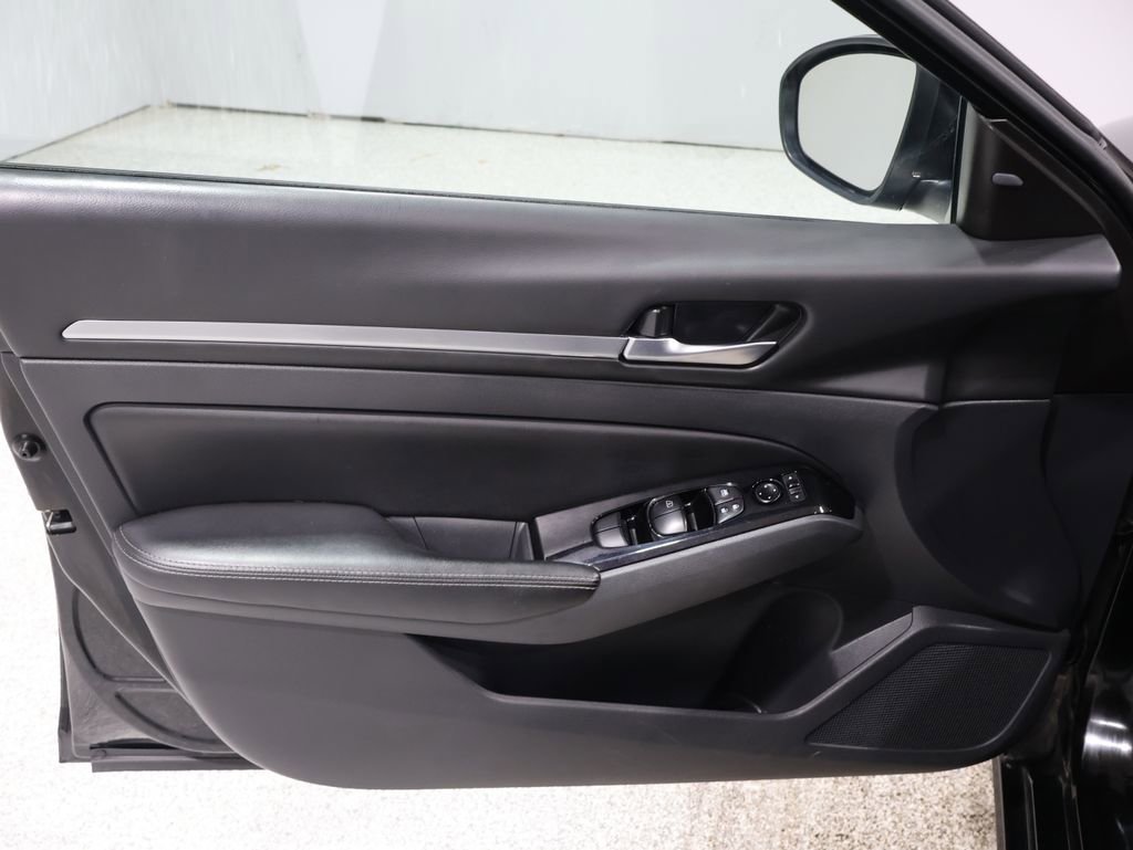 Used 2023 Nissan Altima 2.5 SV image 13