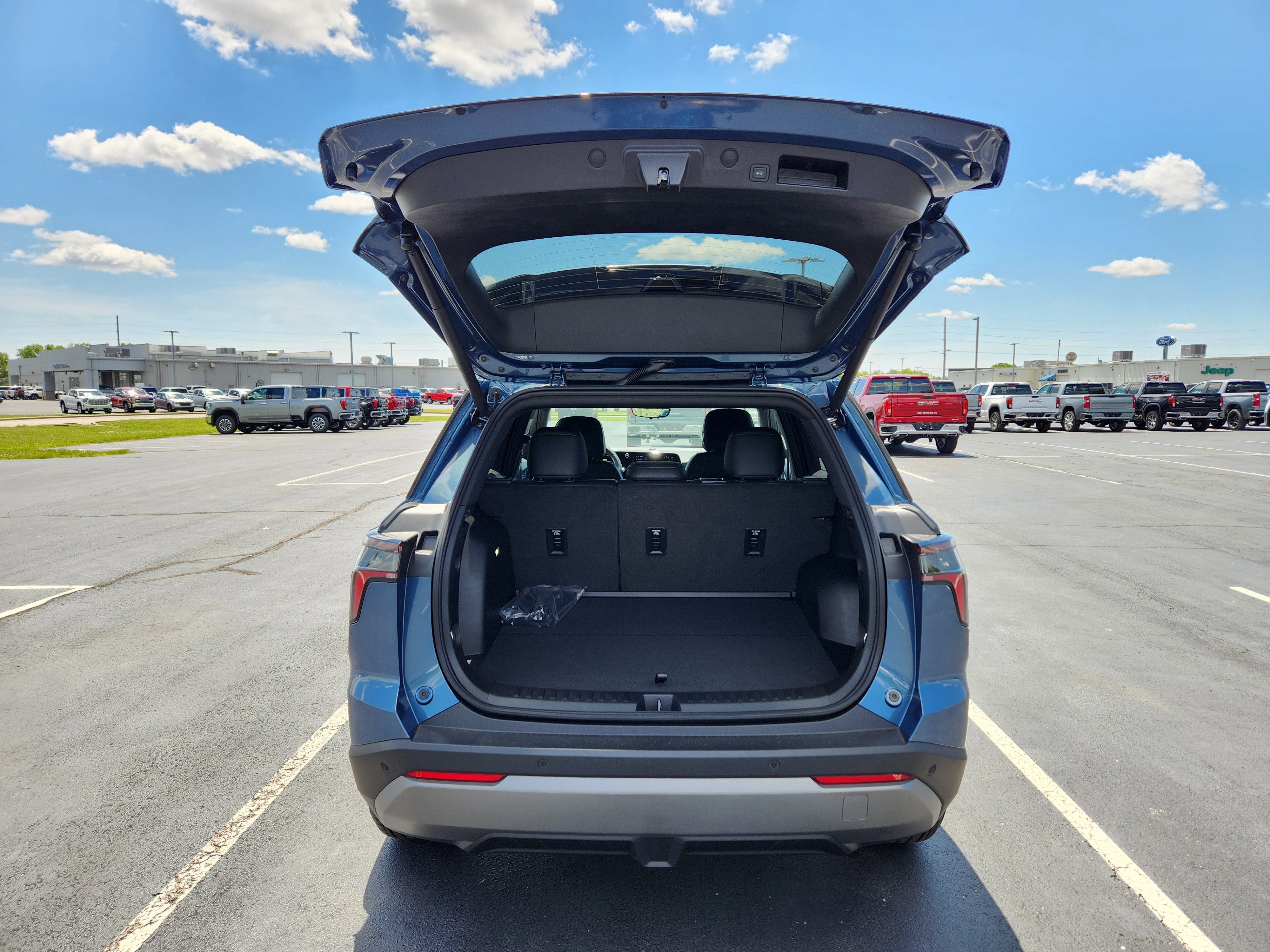 New 2026 Chevrolet Equinox LT AWD/4WD image 7