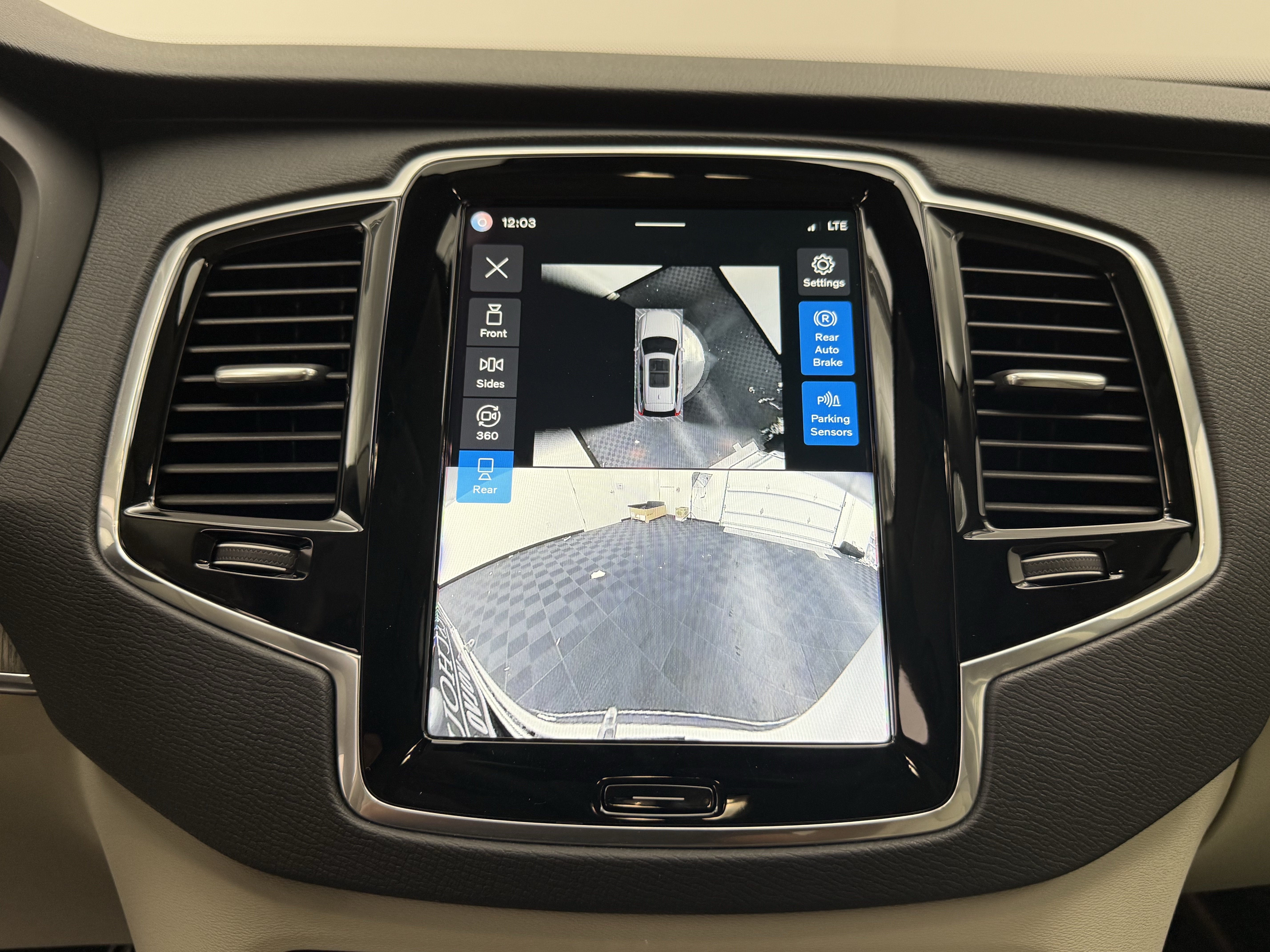 Certified 2025 Volvo XC90 B5 Plus w/ Protection Package Premier AWD/4WD image 19
