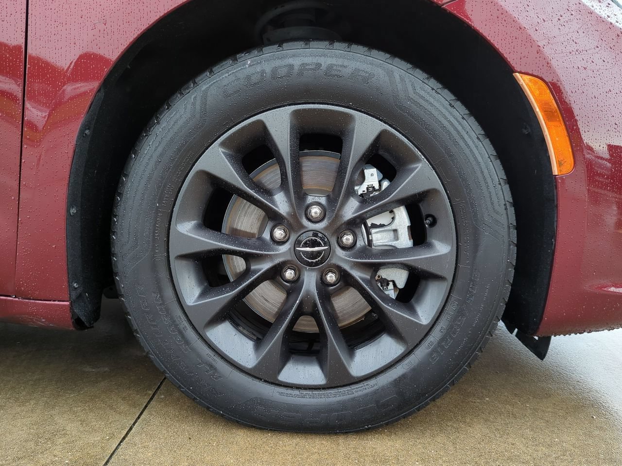 Used 2021 Chrysler Pacifica Touring w/ S Appearance Package FWD image 25