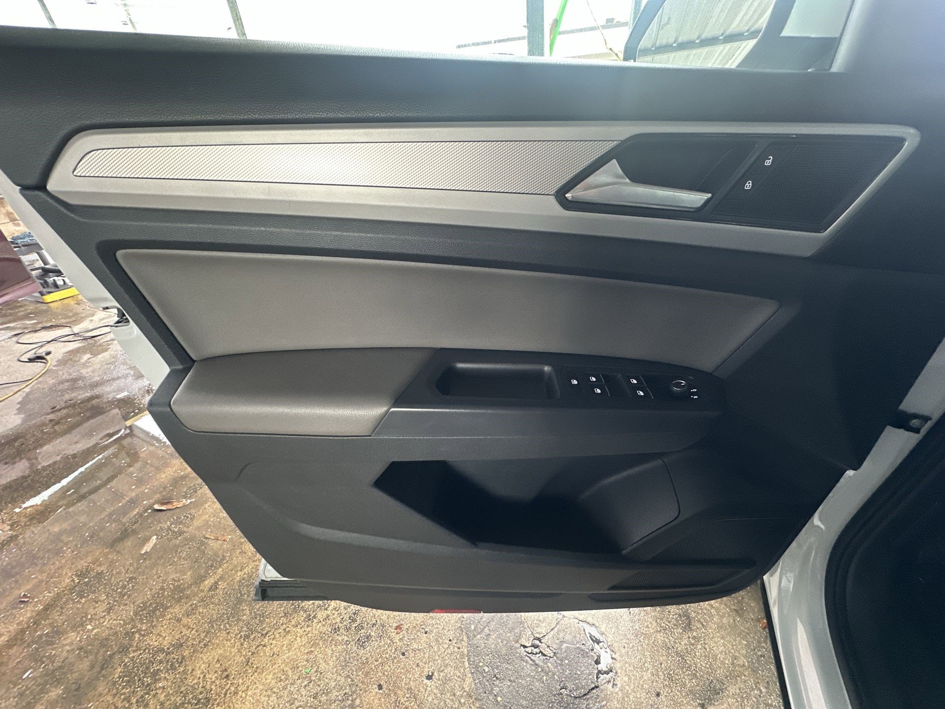 Used 2021 Volkswagen Atlas Cross Sport S image 32