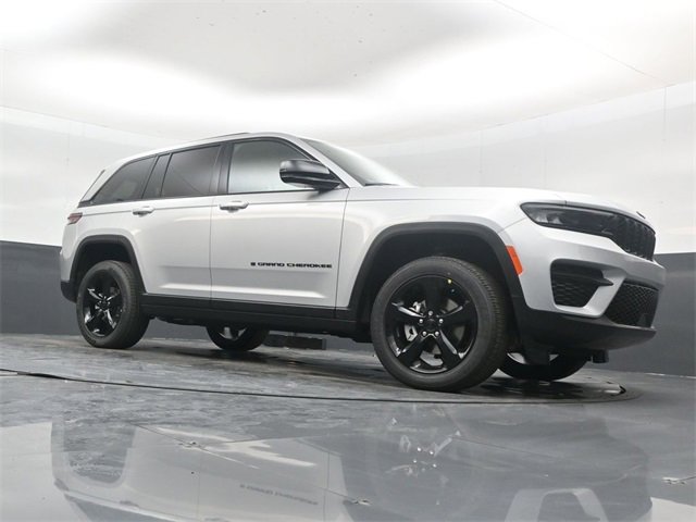 New 2025 Jeep Grand Cherokee Altitude image 36