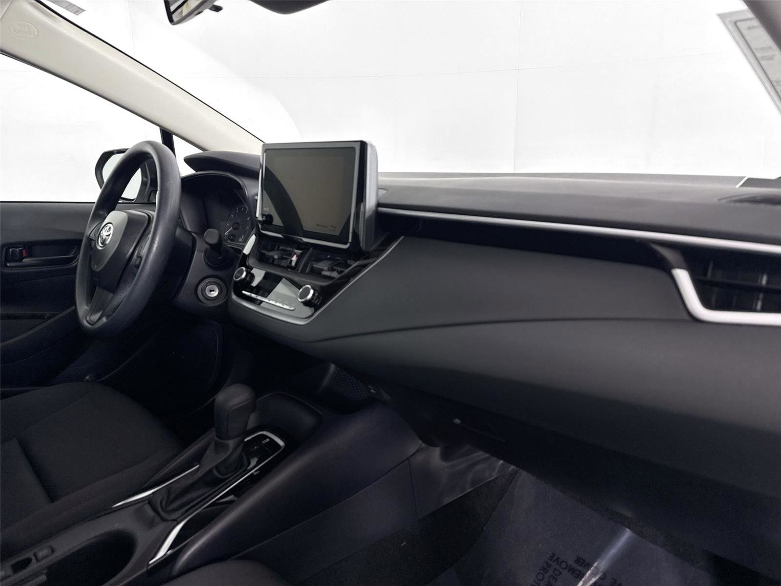 Certified 2025 Toyota Corolla LE image 40