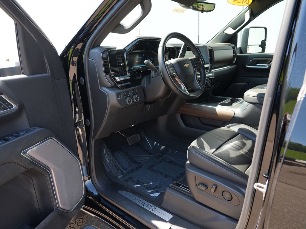 Used 2024 Chevrolet Silverado 3500 High Country w/ High Country Premium Package AWD/4WD image 13