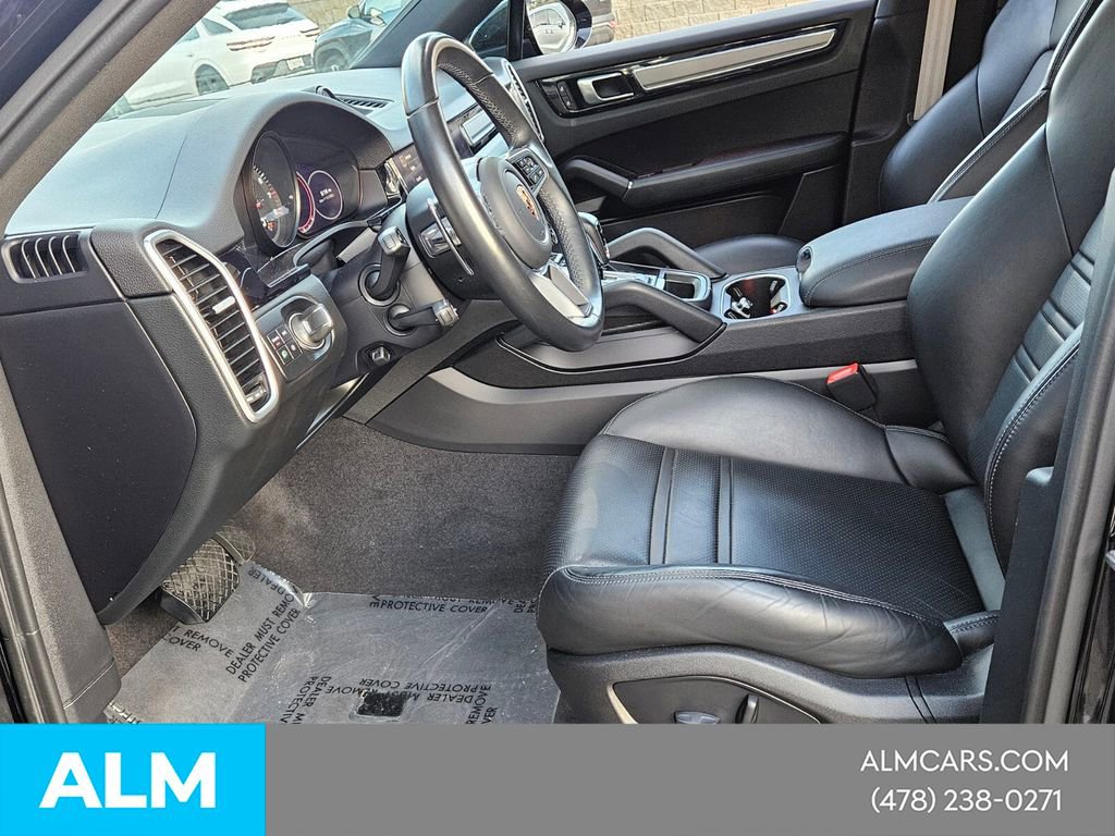 Used 2023 Porsche Cayenne Platinum Edition image 7