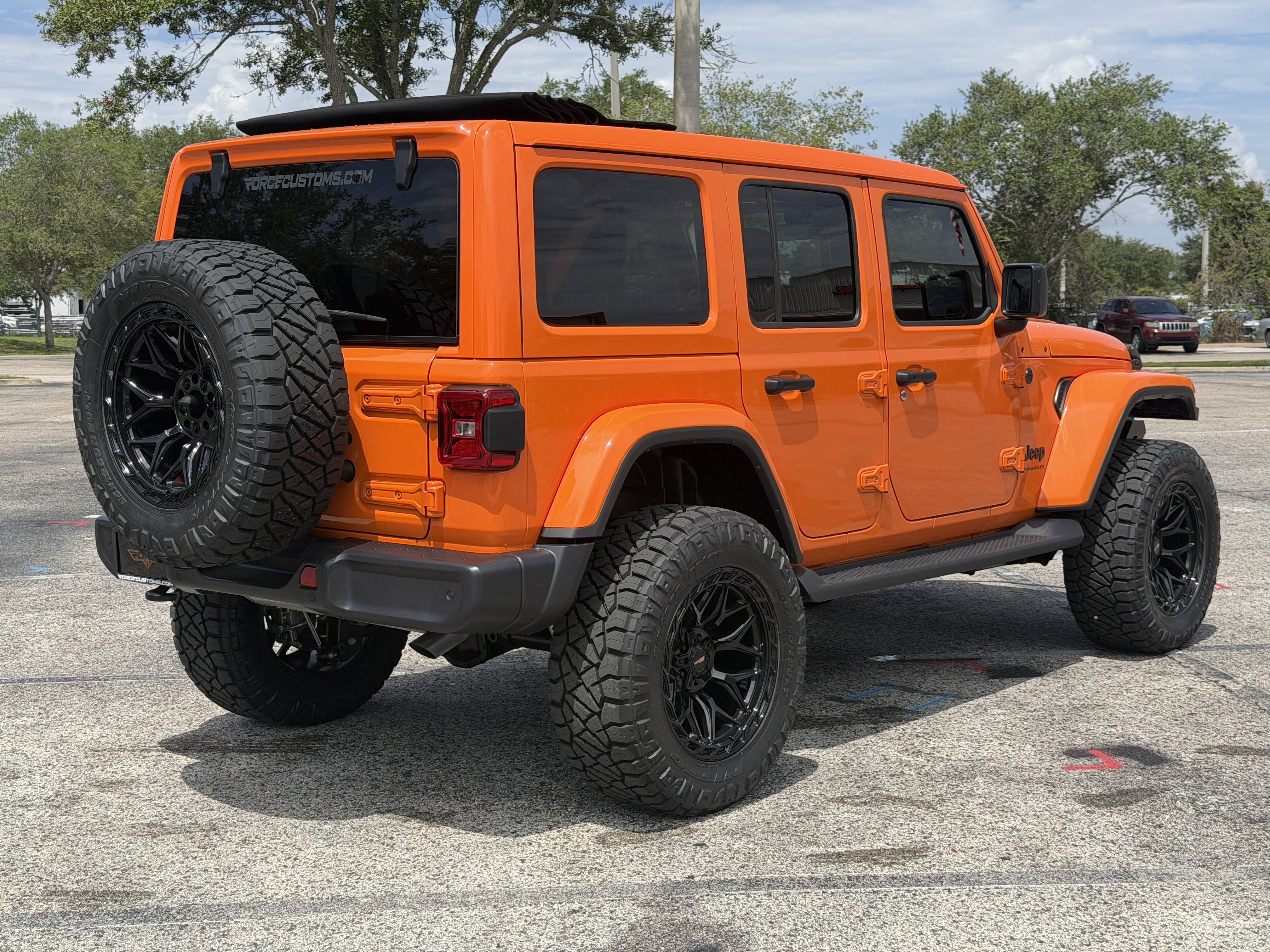 Used 2025 Jeep Wrangler Unlimited Sahara AWD/4WD image 6