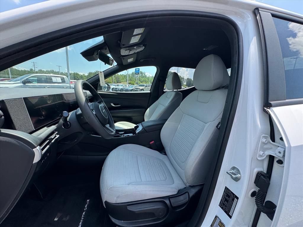 Used 2025 Hyundai Santa Cruz SE AWD/4WD image 15