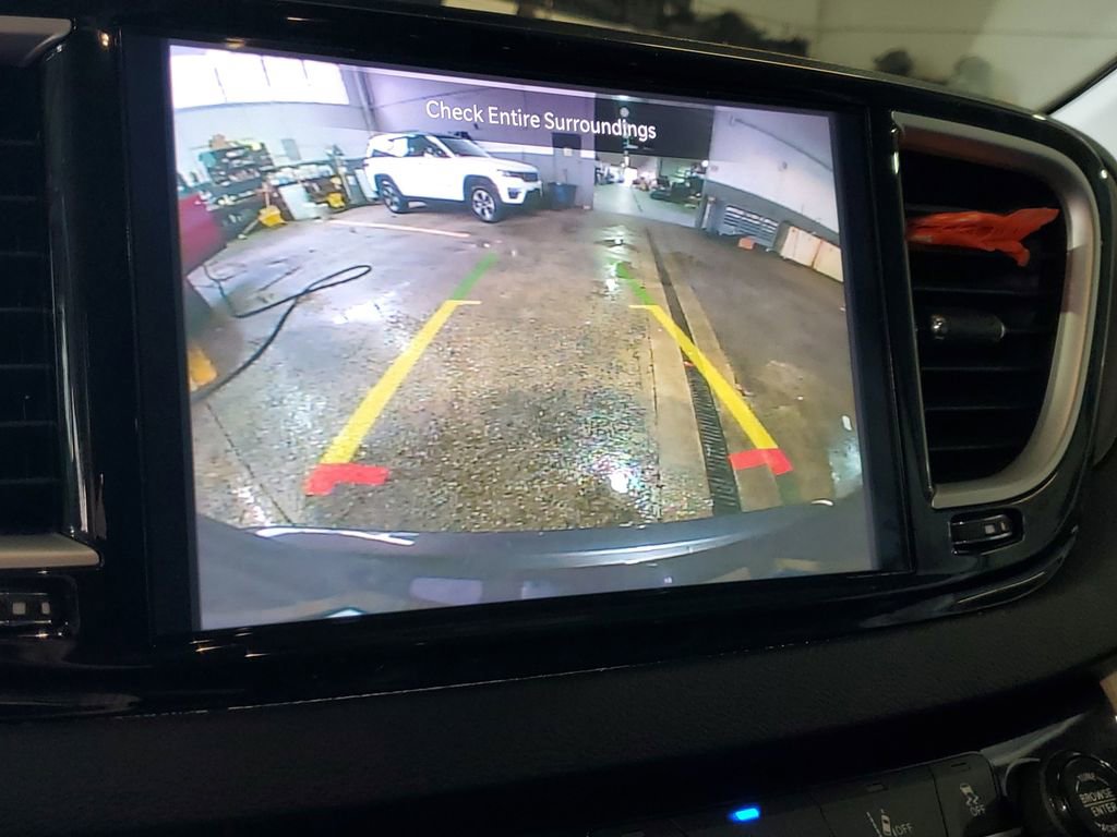 Used 2023 Chrysler Pacifica Touring-L FWD image 30