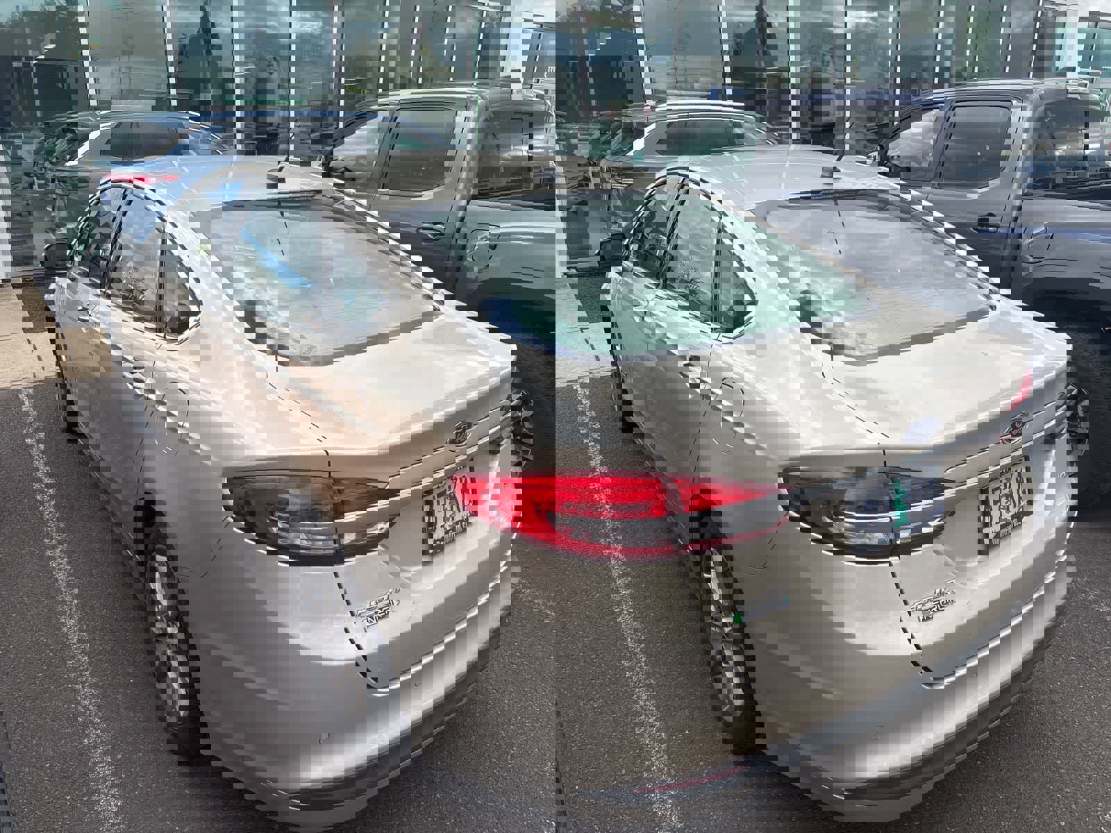 Used 2017 Ford Fusion Energi SE FWD image 2