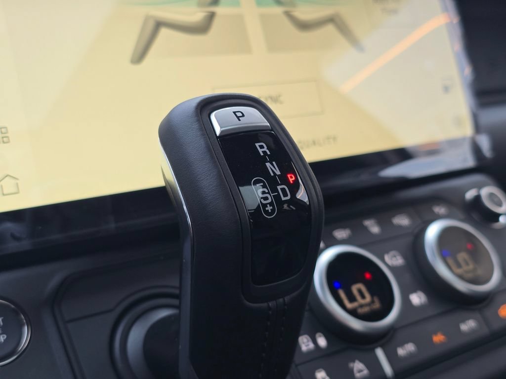 New 2026 Land Rover Defender 130 X-Dynamic SE AWD/4WD image 27