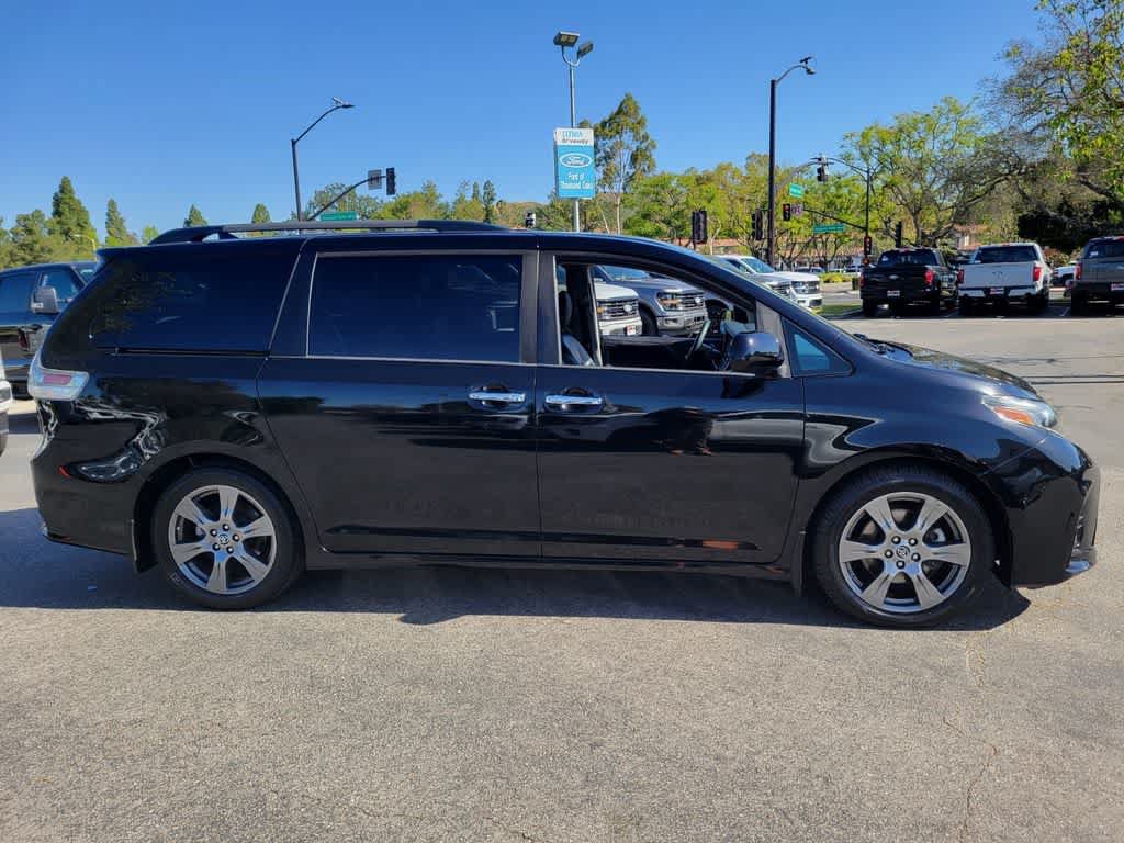 Used 2020 Toyota Sienna SE w/ Carpet Mat Package FWD image 6