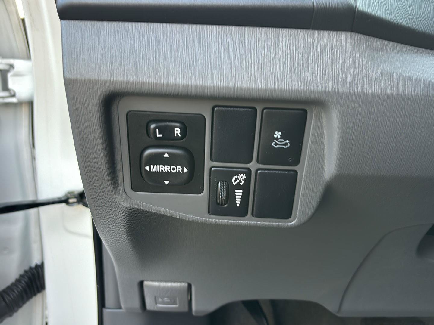 Used 2010 Toyota Prius Four w/ Solar Roof Pkg FWD image 23