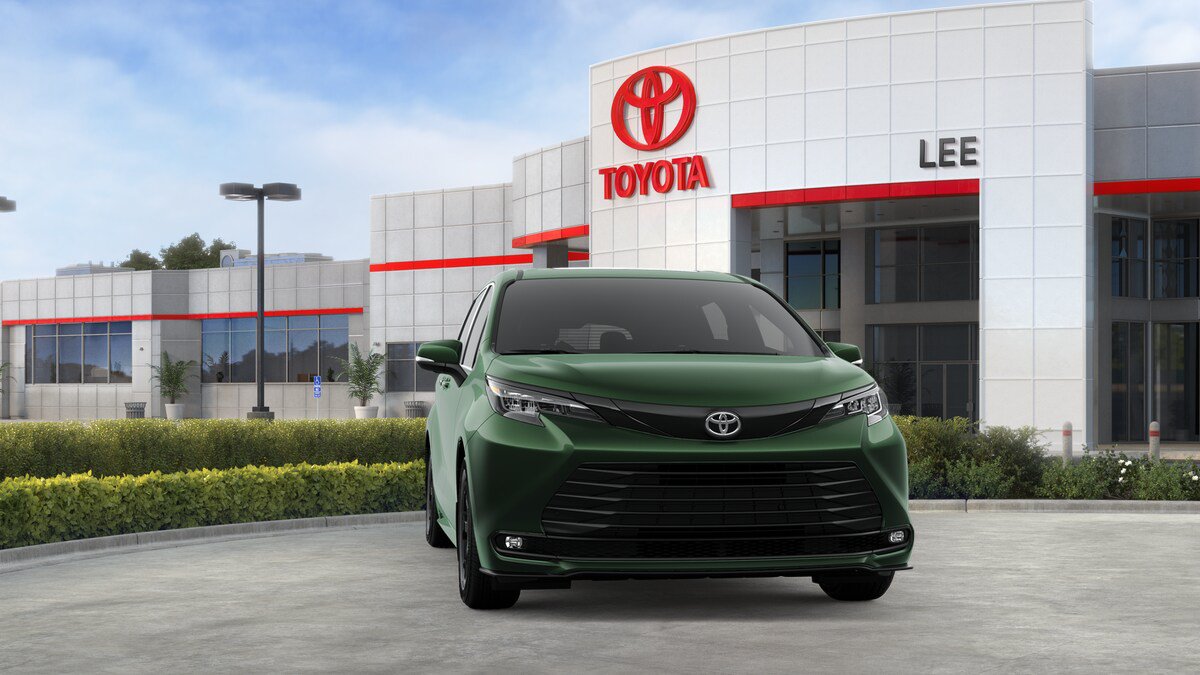 New 2026 Toyota Sienna XLE Woodland Edition AWD/4WD image 16