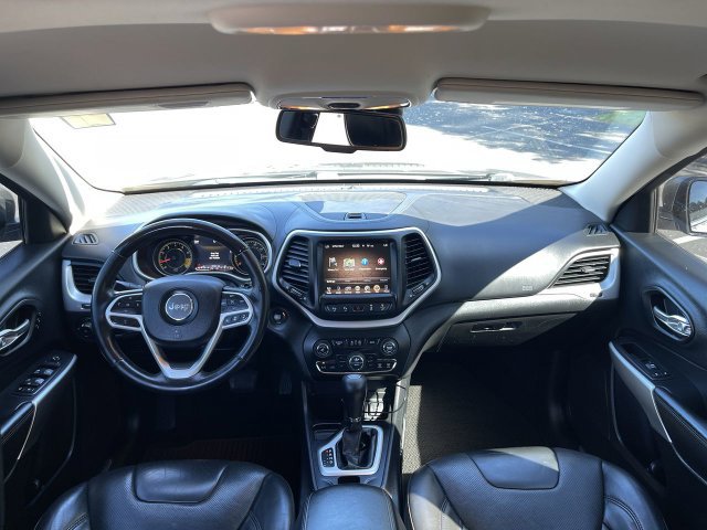 Used 2017 Jeep Cherokee Overland w/ Technology Group FWD image 20
