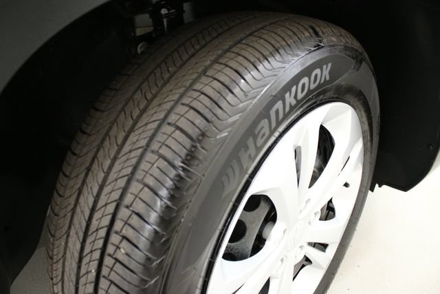 Certified 2025 Chevrolet Trax LS FWD image 32