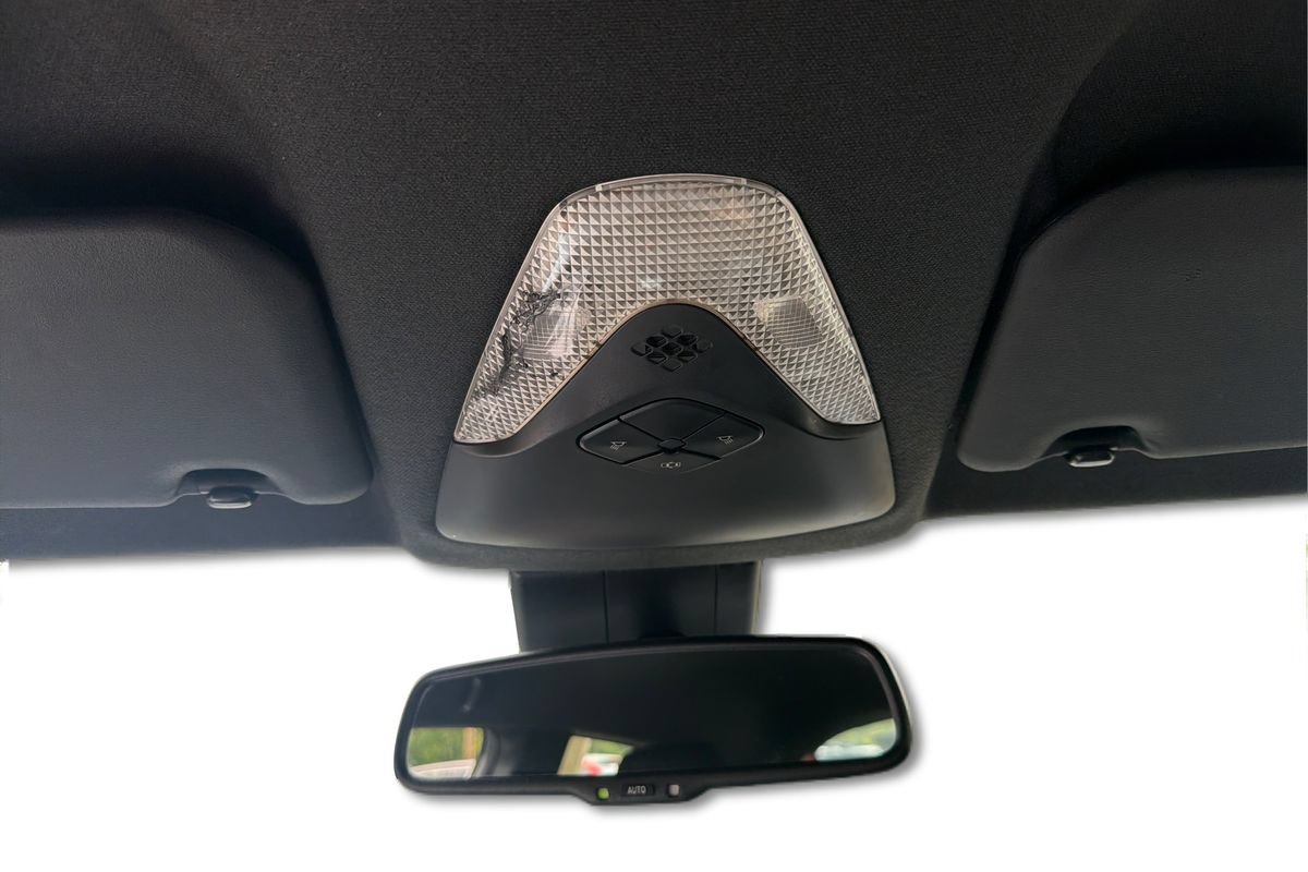 Used 2018 Toyota C-HR XLE FWD image 15