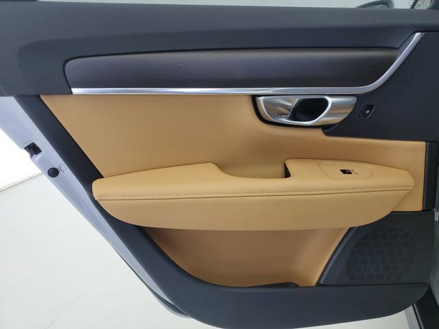 Used 2017 Volvo V90 T6 Cross Country image 16