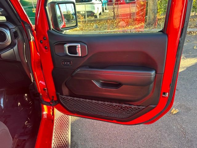 Used 2021 Jeep Wrangler Unlimited Sahara image 39