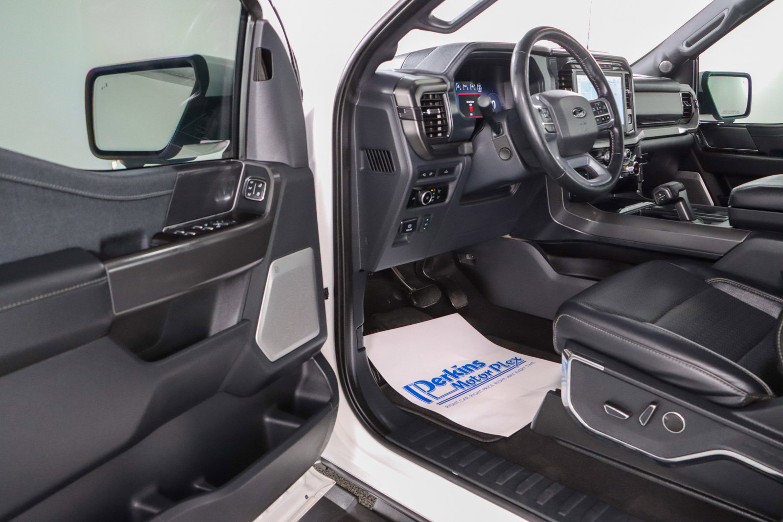 Used 2024 Ford F150 Lariat w/ Equipment Group 502A High AWD/4WD image 4