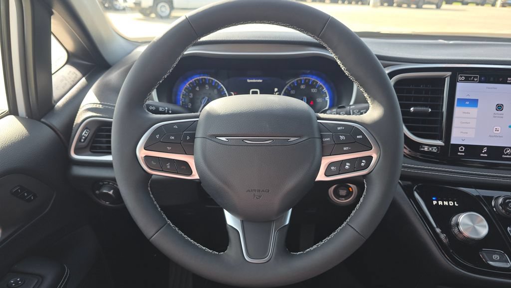 New 2027 Chrysler Pacifica Select FWD image 30