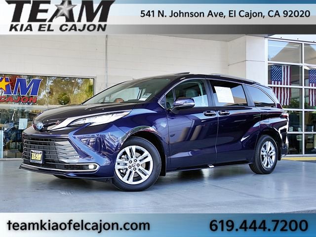 Used 2024 Toyota Sienna Limited image 2