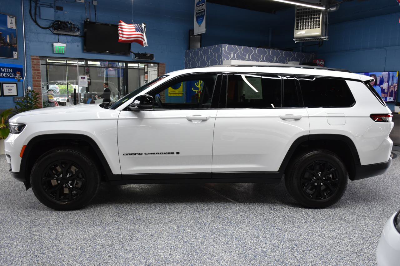 Used 2024 Jeep Grand Cherokee L Laredo AWD/4WD image 8