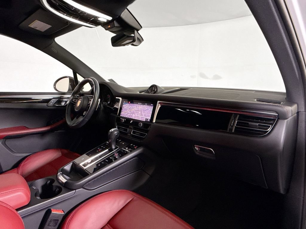 Certified 2023 Porsche Macan Turbo AWD/4WD image 17