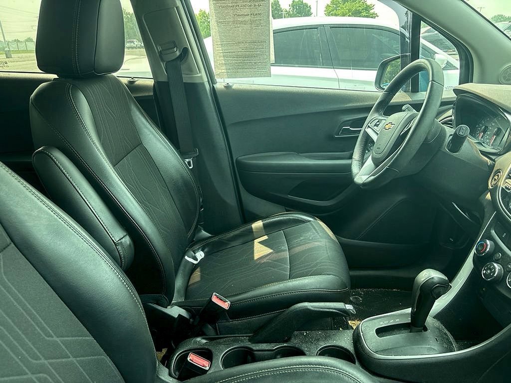 Used 2020 Chevrolet Trax LT w/ LT Convenience Package FWD image 10