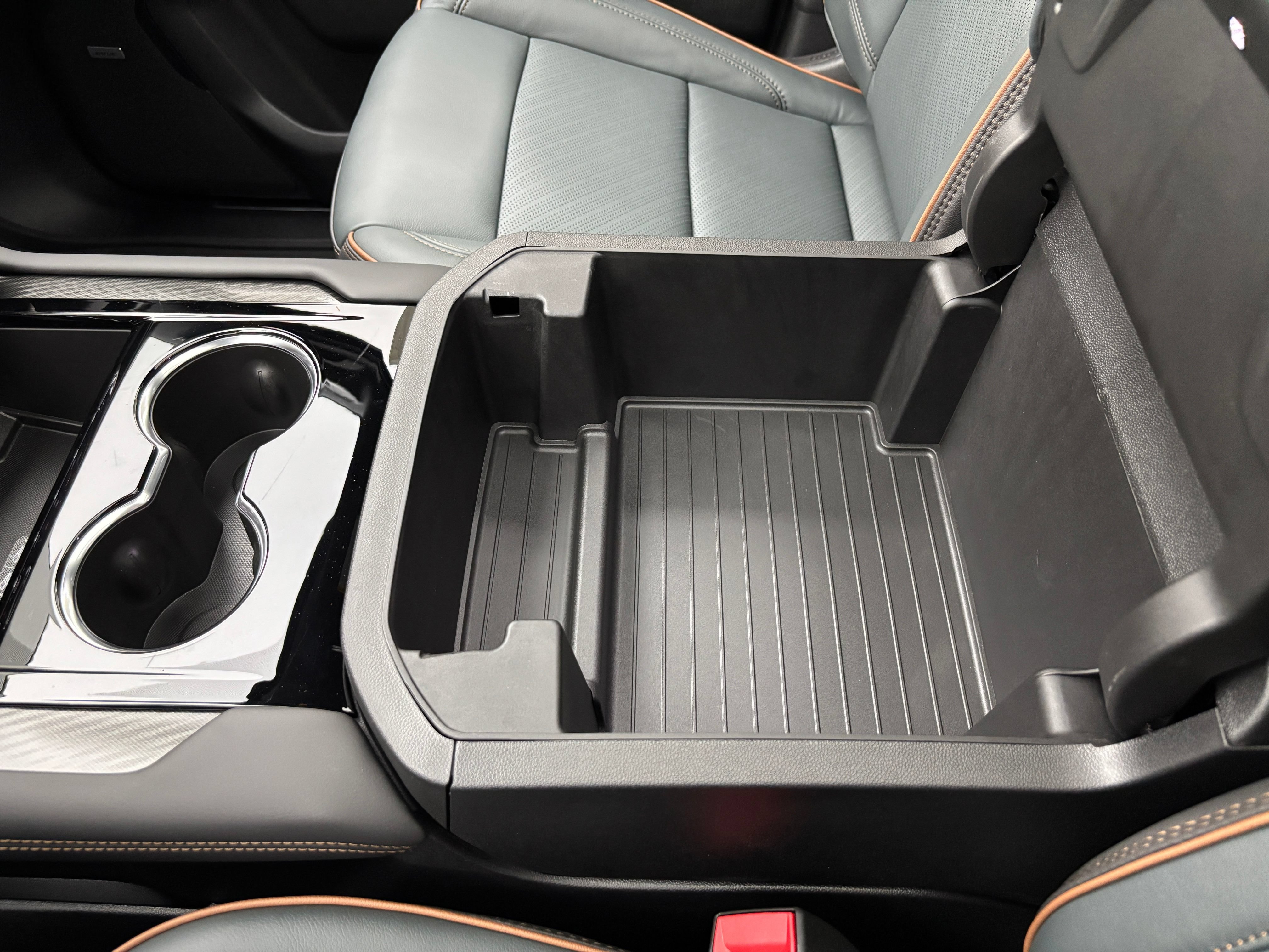 New 2026 GMC Yukon AT4 w/ AT4 Premium Plus Package AWD/4WD image 36