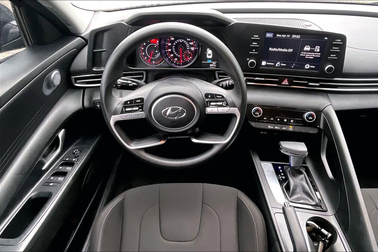 Used 2023 Hyundai Elantra SEL image 6