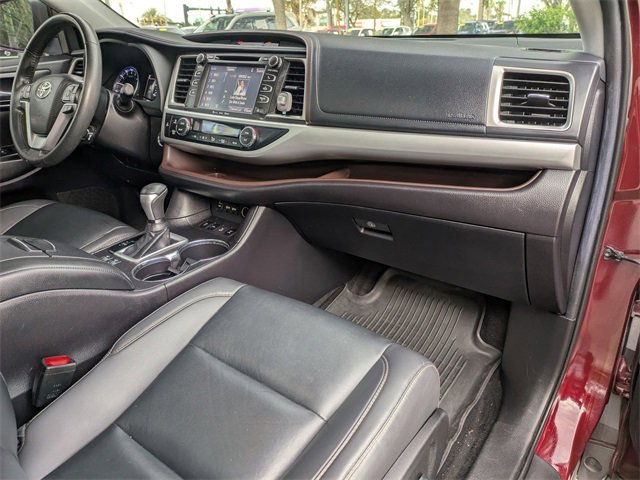 Used 2019 Toyota Highlander XLE image 28