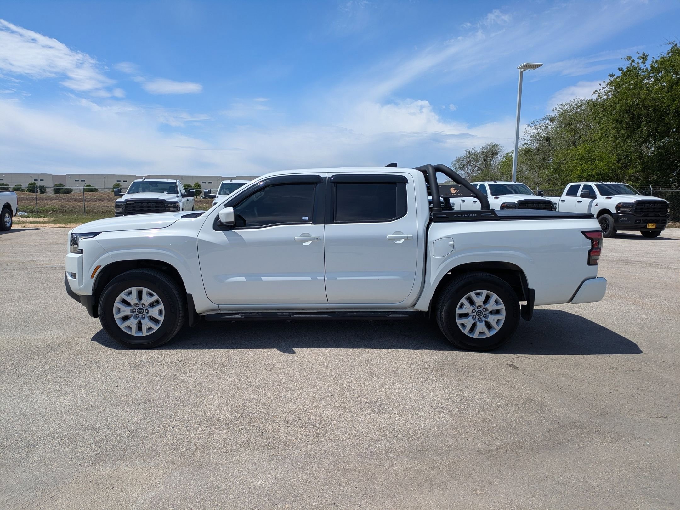 Used 2022 Nissan Frontier SV w/ Technology Package image 6