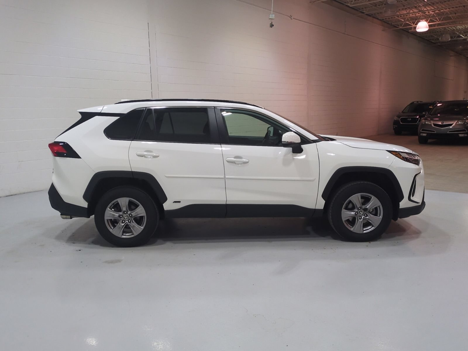 Used 2024 Toyota RAV4 XLE AWD/4WD image 2